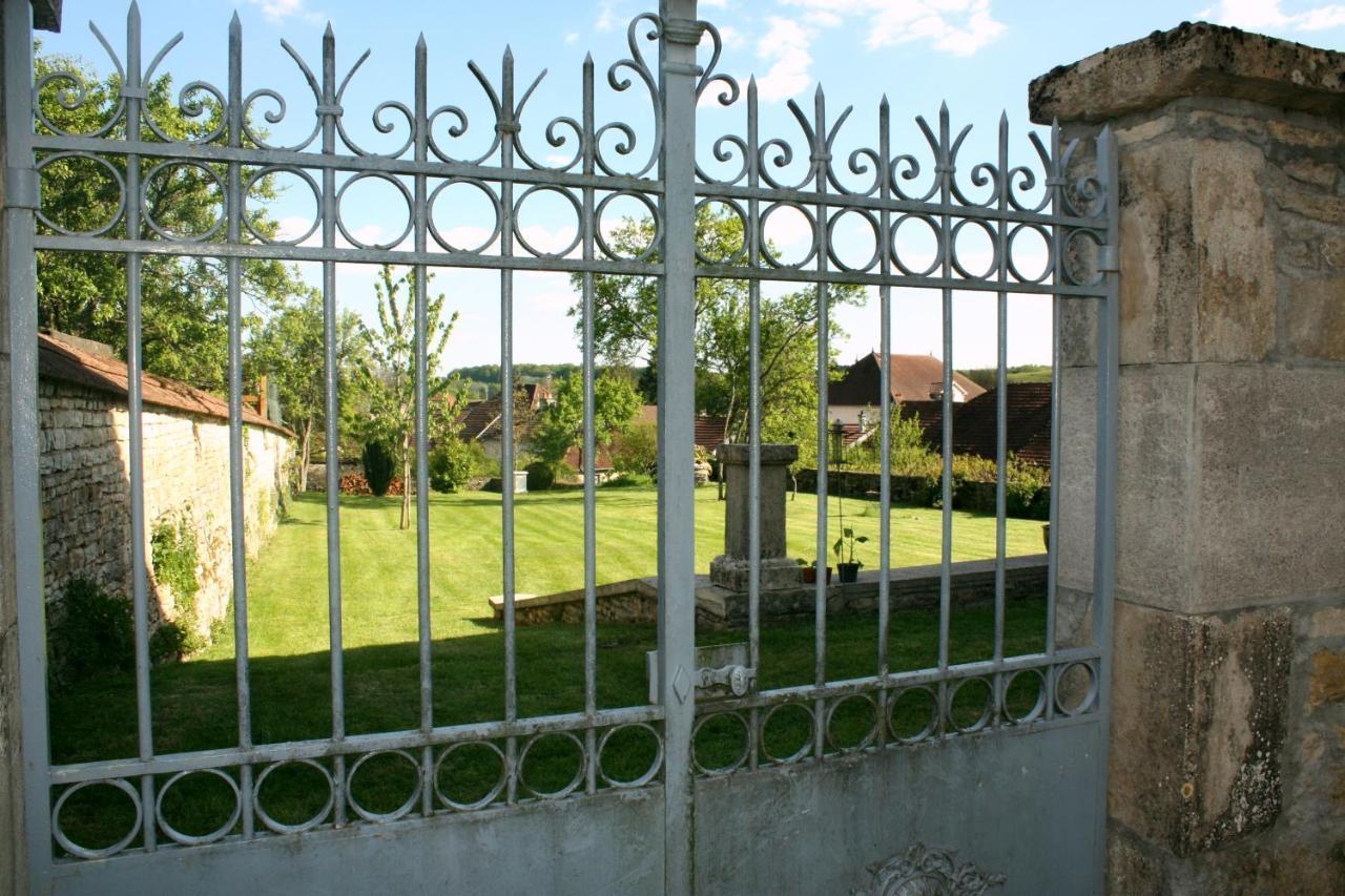 Le Vieux Presbytere Confracourt Exterior foto